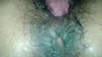 ברונטית סקסית עם מכנסיים צמודות הגוף נותן את עצמה סרטי סקס מלאים חינם לגבר חזק