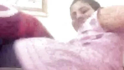 אישה רוסיה מראה ציצים ליד עץ השנה סקס מצלמות חיות החדשה