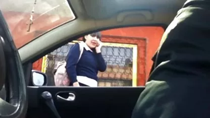 אישה רוסיה שלובשת גרביונים נכנעה לבחור הבא על סרטי פורנו לצפיה ישירה חינם הספה