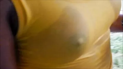 תלמידה מעניינת עובדת על הערכת מצלמות סקס לייב הגופה.