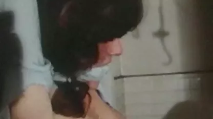 ברונטית עם שיער ארוך סקס חינם אינדקס עם זיון מהיר עם סרטן בבית על שולחן המחשב