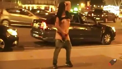 מעסה למרוח סקס זקנות חינם גוף ברונטי רוסי עם שמן, ואז להציע סקס