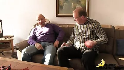 סוהרים ששיחקו עם זונה שנעצרה סקס אורגיות חינם