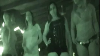 עבור מחשב שהוא מגניב, kukold מזמין את חברתו סקס חינם חרמנית לישון עם אחר