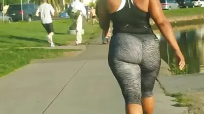אחרי בית הספר, האיש שכנע את הילדה לקחת את הפה סקס עם זקנות חינם שלה ולעשות סקס