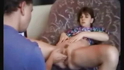 האישה הייתה צריכה לעשות מזיין את הבוסית שערורייה לבעלה כשהיא ראתה ניאוף