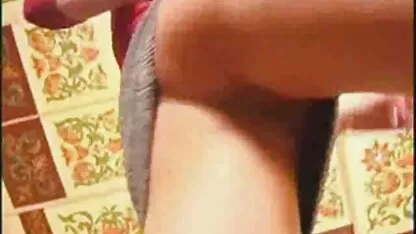 גבר סקס רזות חינם קירח בוגר מזיין אישה צעירה.