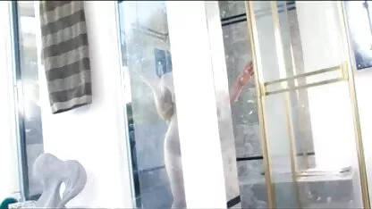צנונית סקס חינם בתחת זקנה מזדיינת עם אישה סינית שלא התגלחה.