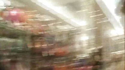 נערה צעירה משביעה סרטי סקס חינם מלאים את עצמה מלטפת את הנרתיק שלה באצבעותיה