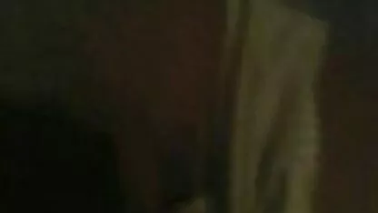 אני סרטי סקס חינם לא יכול לעזור לעצמי ובסופו של דבר על בחורה מתלונן עם שדיים טבעיים