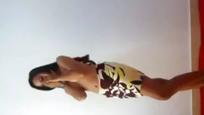 בחורה בלונדינית עם יופי סרטי סקס חינם מבוגרות שניתן לגבר