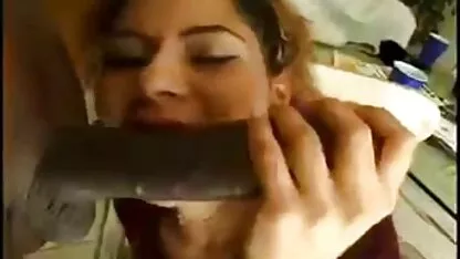נשים בוגרות פותחות סקס עולמי חינם רגליים לפני הבוס.