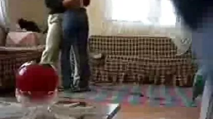 בעל מצלם במצלמה מאדם ראשון כשאישה סקס חינם להורדה מלטפת דגדגן באצבעות