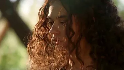 ברור ברונטית בנות ארומות לגמרי מקבלת תחת מזוין על ידי התחת