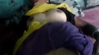 זין גדול בין ציצים אני סקס חינם שחומים.