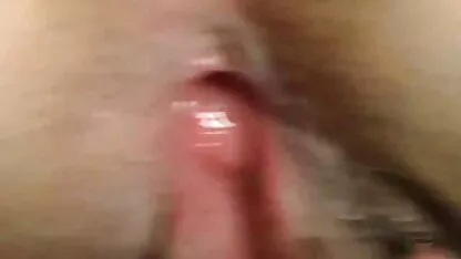 אמא בוגרת מפתה סקס חינם תחת גדול את הילד לישון על הספה ומצצה אותה