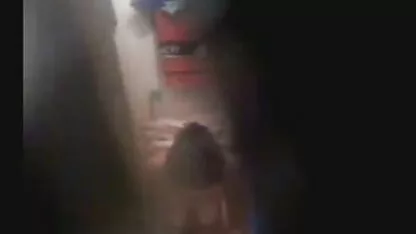 בחורה שתלטנית פורנו איכותי חינם שולטת בגבר ונותנת רגליים ללקק