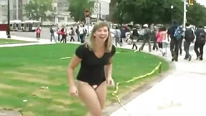 ציצים של כלבה סרטים פורנו בחינם נהנים מזין שחור