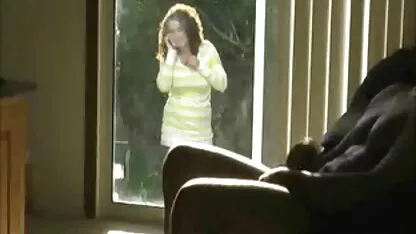 בעל אחות מזדיינת ואישה עושים סקס אנאלי מול המצלמה.