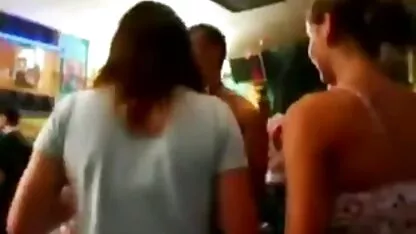 בחור חמוד מזיין את הסוס כלה מזדיינת הצעיר שטוח