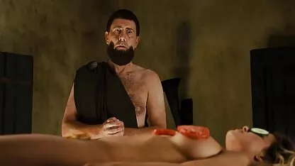 נערה רוסיה צעירה מנסה לספק סקס אונליין חינם שני בחורים בחוץ