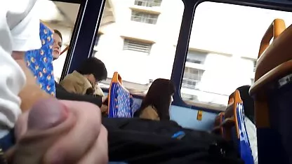 נשים סרטי סקס חינם יחפות באזורים ציבוריים.