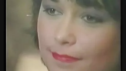 זין בלונדיני מנענע חזה גדול בחורות יפות בעירום מלא מול מראה גברי