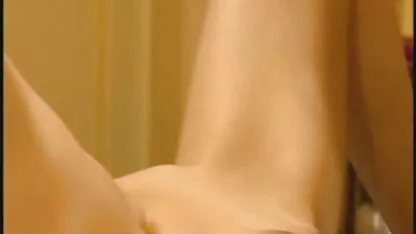 ברונטית שווה הזמינה מאהבת עור שחורה לטיול הבא מזיין את האחות שלך.