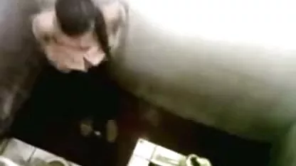 Tsipa בגרביונים לבנים נאלץ למצוץ סקס חינם תחת גדול ושניהם זיון מחוספס בחדר השינה